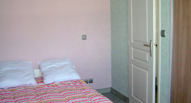 Rez-de-Chaussée : Chambre (1) double avec salle de bains privative